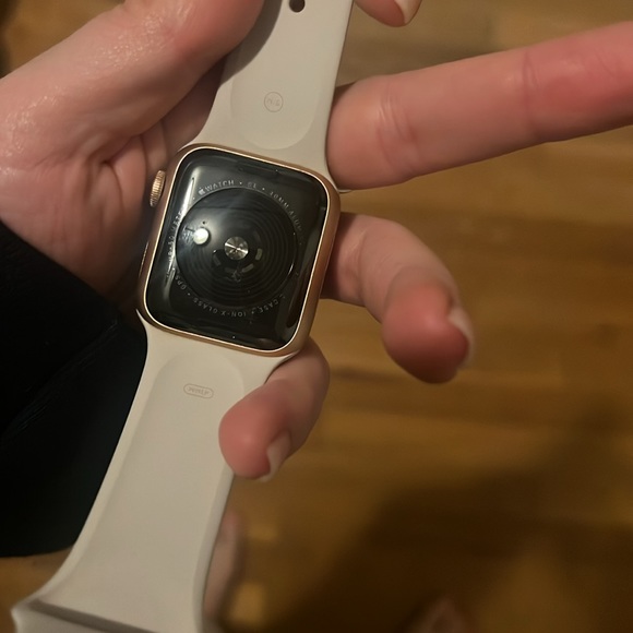 Apple Watch SE (1st generation) Aluminum 40M - Picture 3 of 4